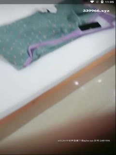 最近在越南混得不错的老王龙哥又泡到了个颜值不错卖衣服的妹纸去KTV唱完K回家啪啪