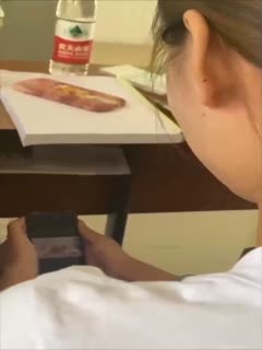 女同学.在上.课时候.看黄片