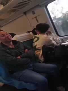 旁边的大哥惆怅地想起了他的往事