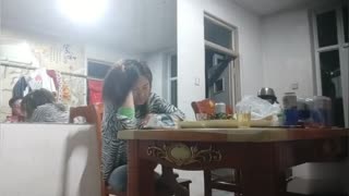 【叔嫂乱伦】勾搭嫂子偷情乱伦，一不小心内射了：“这可咋整啊？