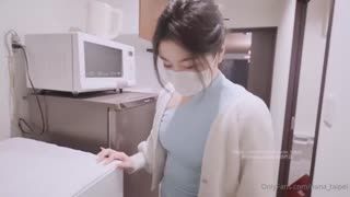 台北娜娜-爆操卡在洗衣机里的女房客